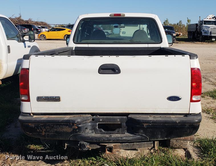 image for item EF9983 2005 Ford F350 Super Duty Crew Cab pickup truck