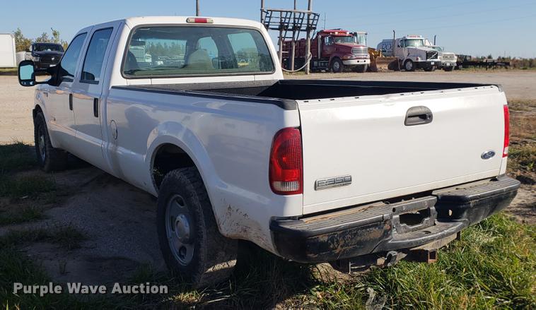 image for item EF9983 2005 Ford F350 Super Duty Crew Cab pickup truck