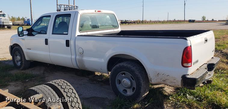 image for item EF9983 2005 Ford F350 Super Duty Crew Cab pickup truck