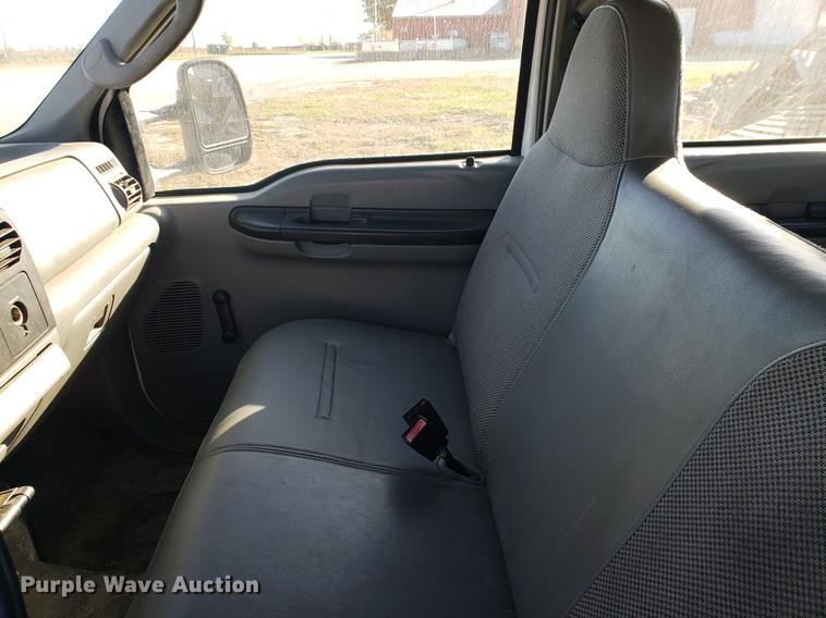 image for item EF9983 2005 Ford F350 Super Duty Crew Cab pickup truck