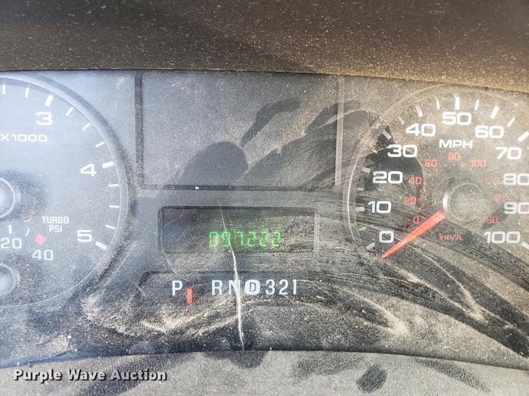 image for item EF9983 2005 Ford F350 Super Duty Crew Cab pickup truck