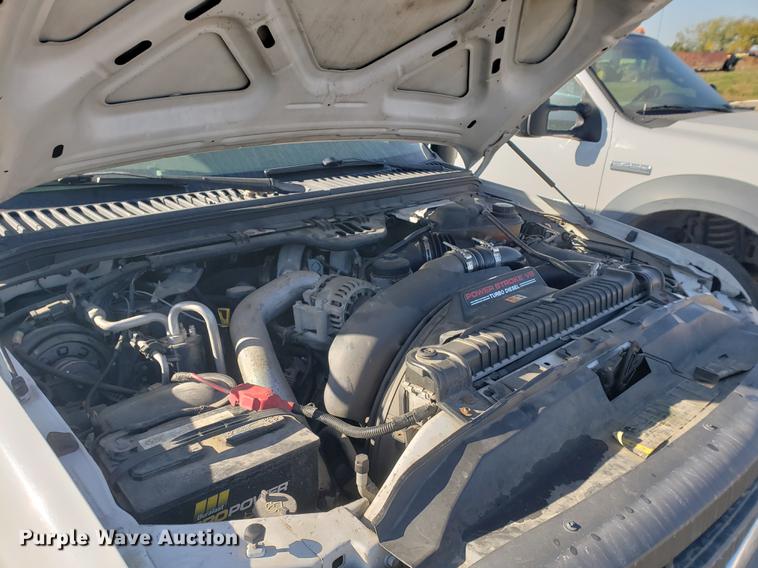 image for item EF9983 2005 Ford F350 Super Duty Crew Cab pickup truck