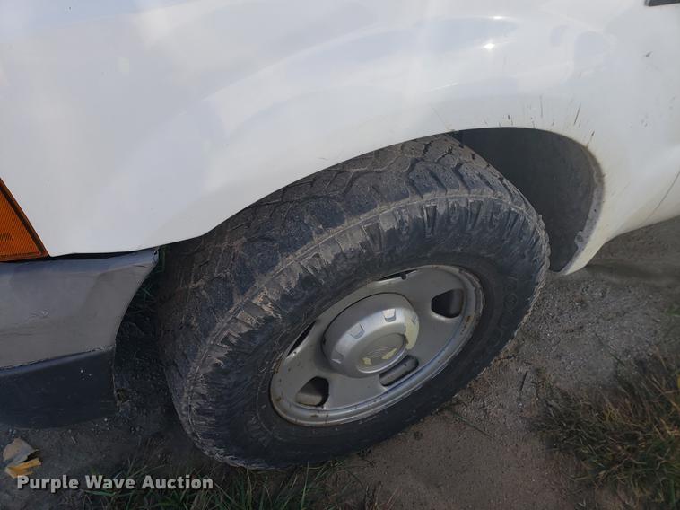 image for item EF9983 2005 Ford F350 Super Duty Crew Cab pickup truck