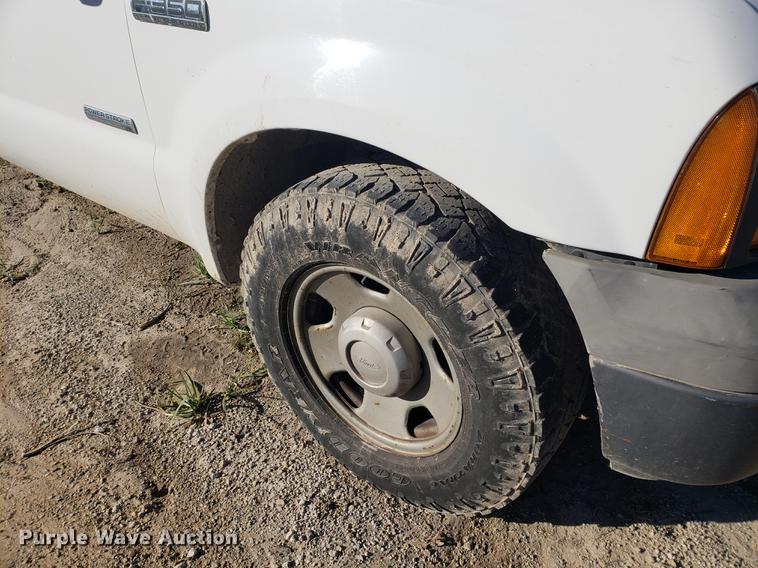 image for item EF9983 2005 Ford F350 Super Duty Crew Cab pickup truck