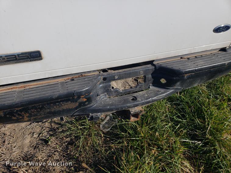 image for item EF9983 2005 Ford F350 Super Duty Crew Cab pickup truck