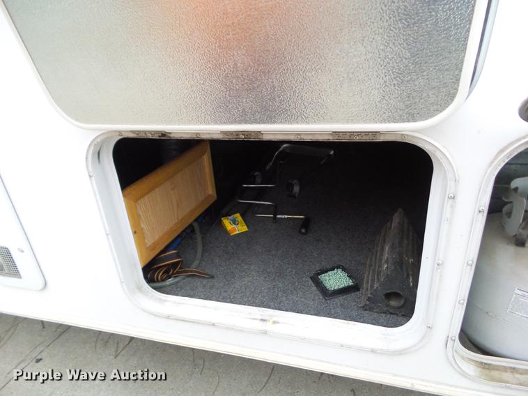 image for item EM9005 1999 Ex-Cel E33TR0 camper