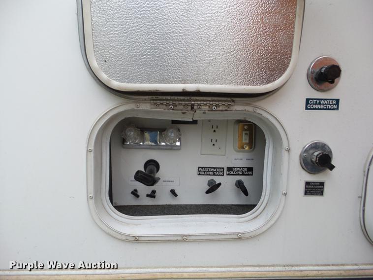 image for item EM9005 1999 Ex-Cel E33TR0 camper