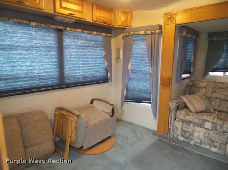 image for item EM9005 1999 Ex-Cel E33TR0 camper