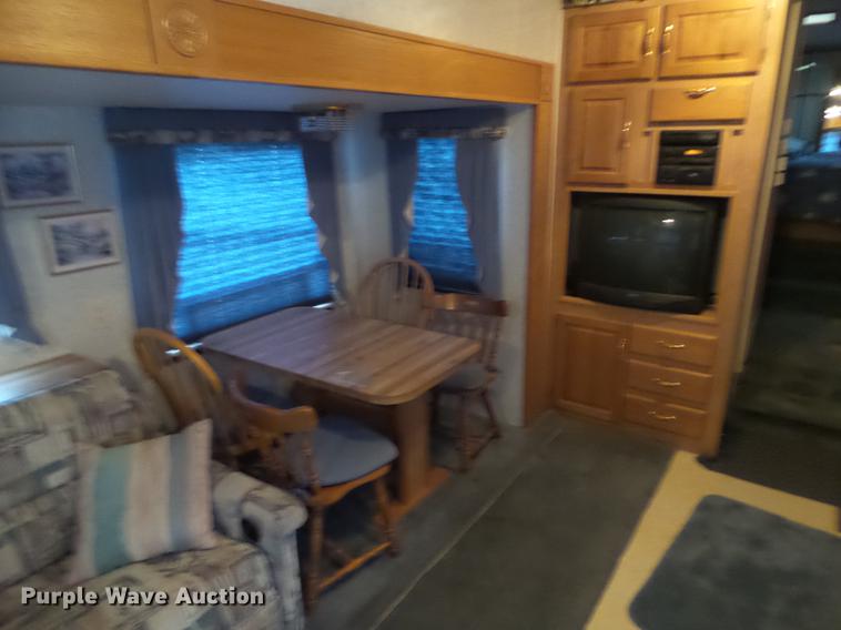 image for item EM9005 1999 Ex-Cel E33TR0 camper