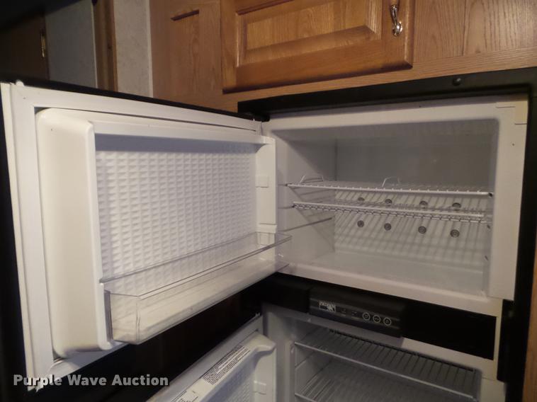 image for item EM9005 1999 Ex-Cel E33TR0 camper