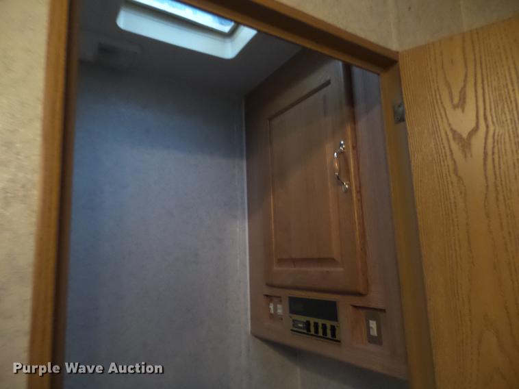 image for item EM9005 1999 Ex-Cel E33TR0 camper