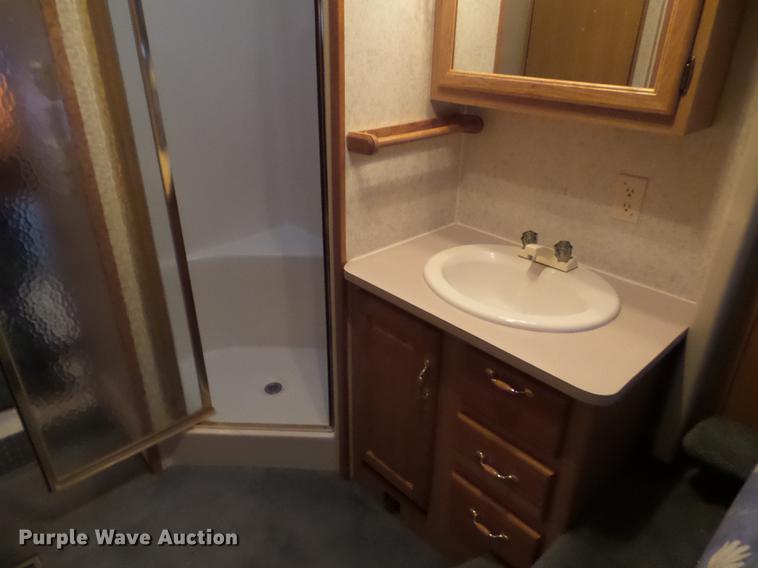 image for item EM9005 1999 Ex-Cel E33TR0 camper