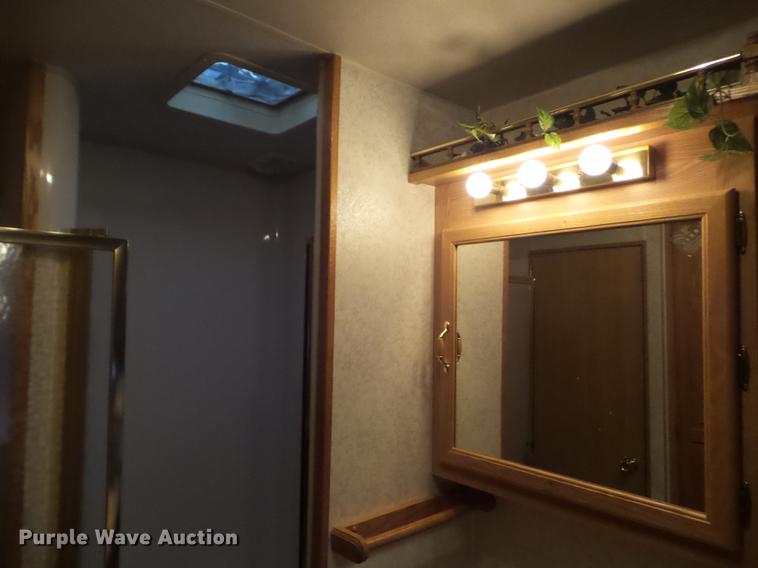 image for item EM9005 1999 Ex-Cel E33TR0 camper