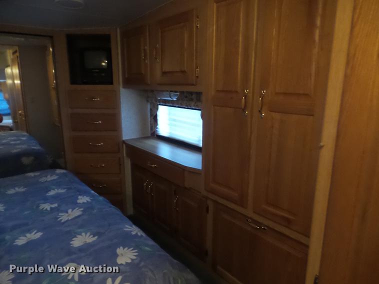 image for item EM9005 1999 Ex-Cel E33TR0 camper