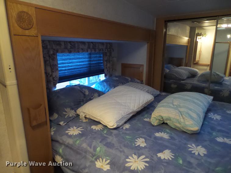 image for item EM9005 1999 Ex-Cel E33TR0 camper