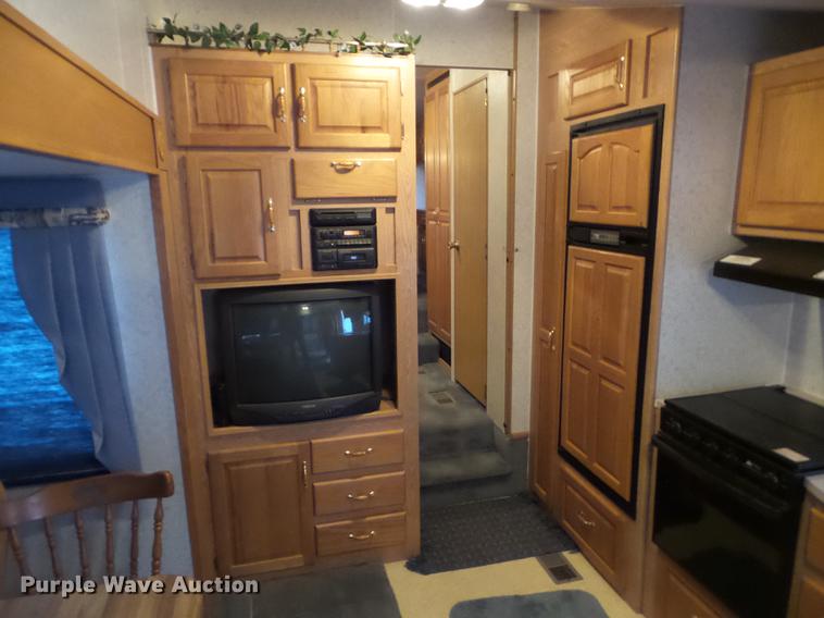 image for item EM9005 1999 Ex-Cel E33TR0 camper