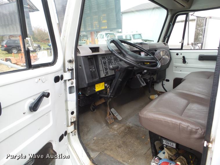 image for item EM9008 1996 International 4700 truck cab and chassis