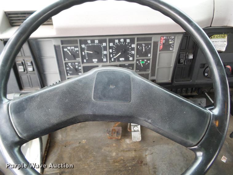 image for item EM9008 1996 International 4700 truck cab and chassis