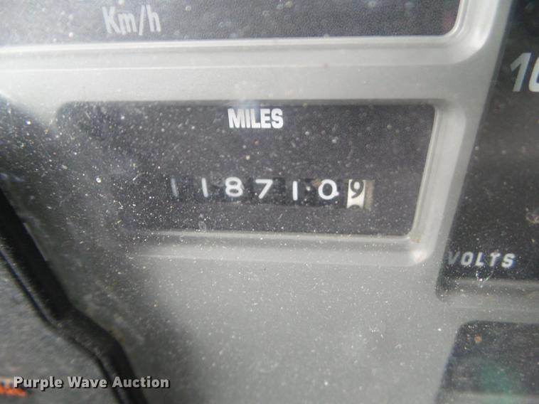 image for item EM9008 1996 International 4700 truck cab and chassis