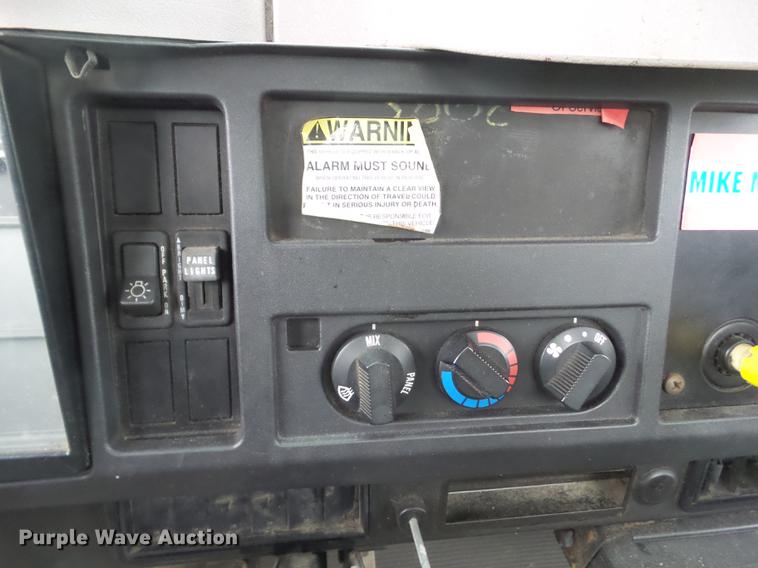 image for item EM9008 1996 International 4700 truck cab and chassis