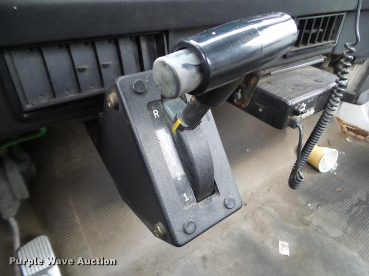 image for item EM9008 1996 International 4700 truck cab and chassis