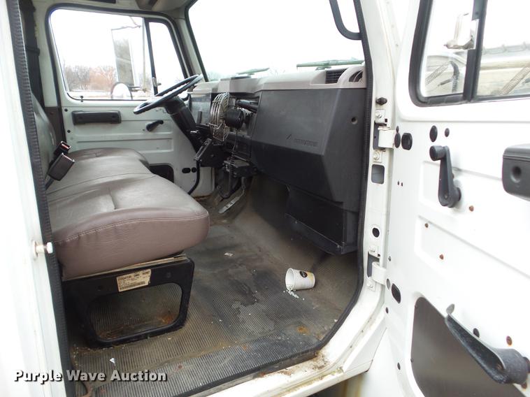 image for item EM9008 1996 International 4700 truck cab and chassis