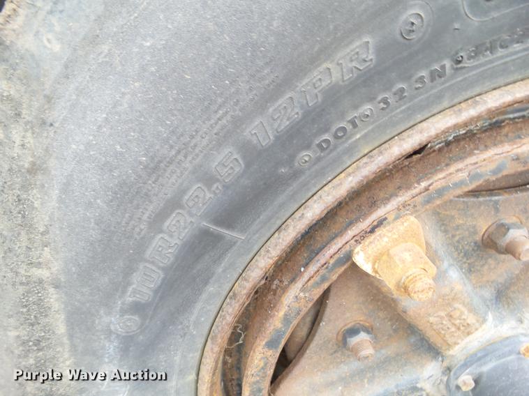 image for item EM9008 1996 International 4700 truck cab and chassis