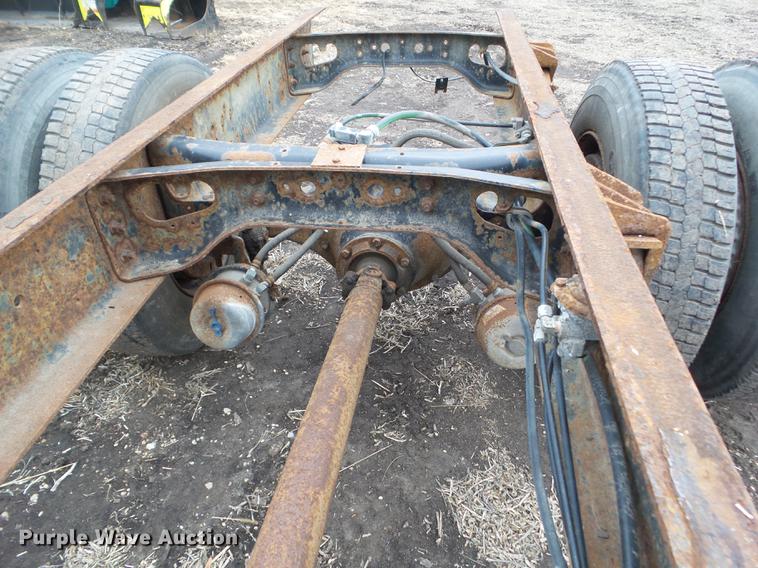 image for item EM9008 1996 International 4700 truck cab and chassis