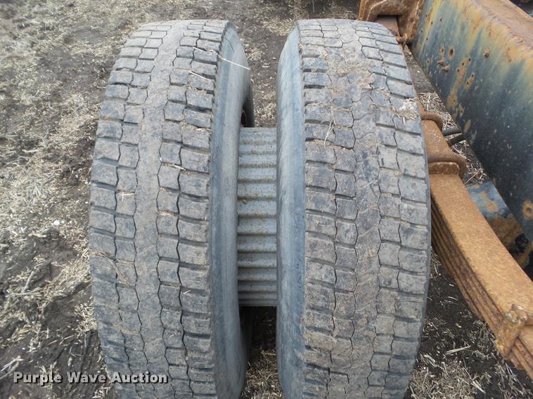 image for item EM9008 1996 International 4700 truck cab and chassis