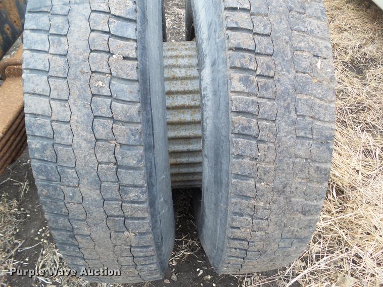 image for item EM9008 1996 International 4700 truck cab and chassis