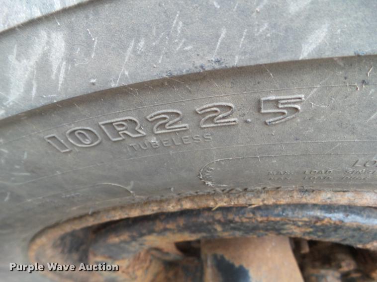 image for item EM9008 1996 International 4700 truck cab and chassis