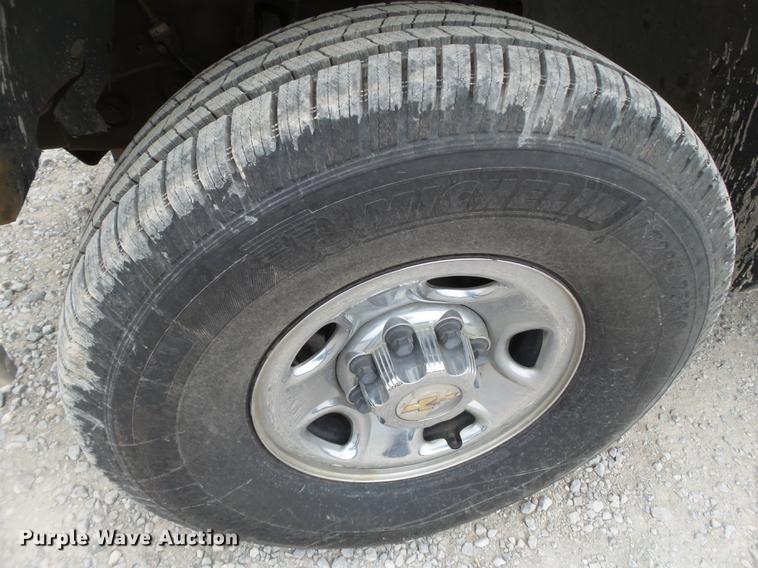 image for item EN9683 2001 Chevrolet Silverado 1500 Crew Cab pickup truck