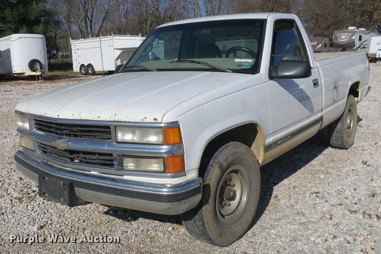 image for item EO9433 2000 Chevrolet 2500 pickup truck