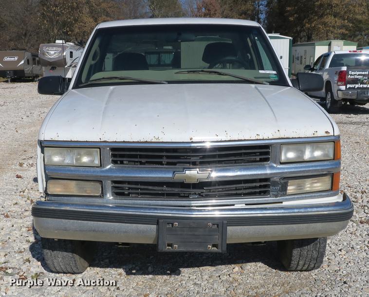 image for item EO9433 2000 Chevrolet 2500 pickup truck