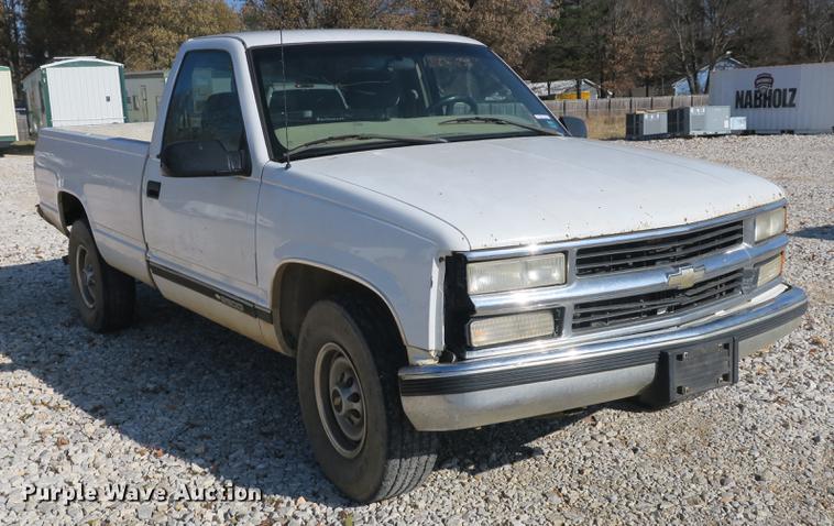 image for item EO9433 2000 Chevrolet 2500 pickup truck