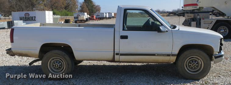 image for item EO9433 2000 Chevrolet 2500 pickup truck