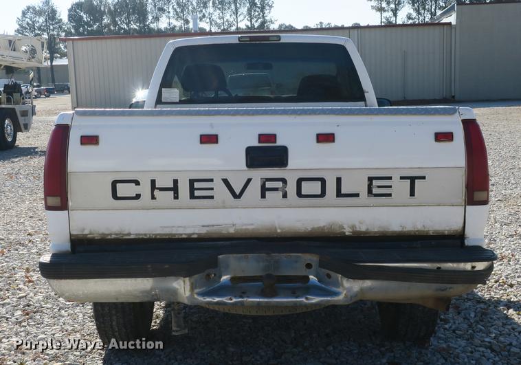 image for item EO9433 2000 Chevrolet 2500 pickup truck