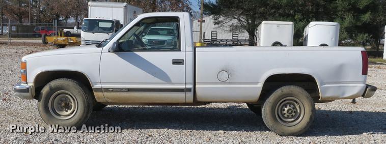 image for item EO9433 2000 Chevrolet 2500 pickup truck