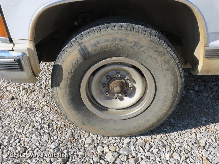 image for item EO9433 2000 Chevrolet 2500 pickup truck