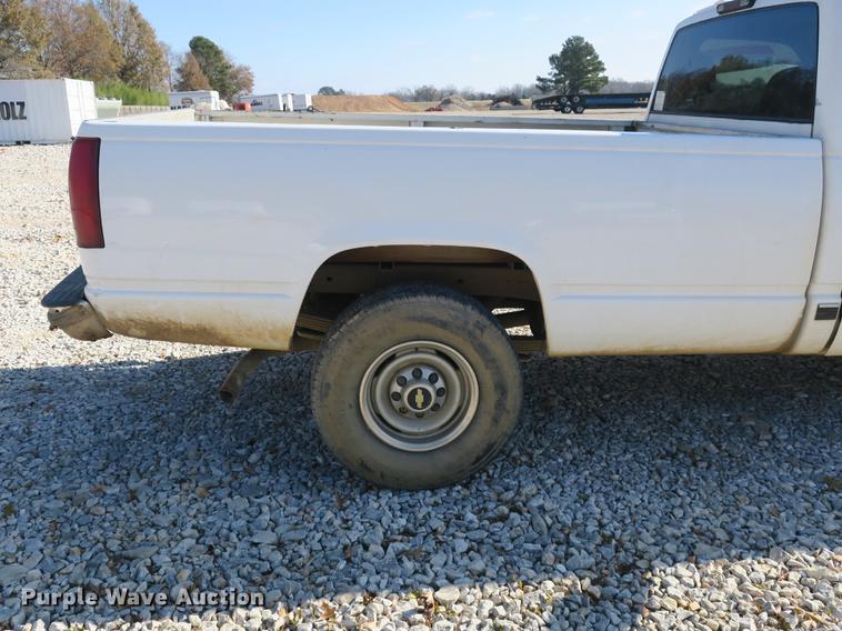 image for item EO9433 2000 Chevrolet 2500 pickup truck