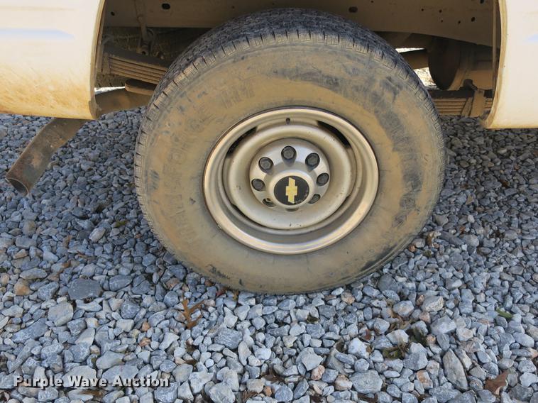 image for item EO9433 2000 Chevrolet 2500 pickup truck