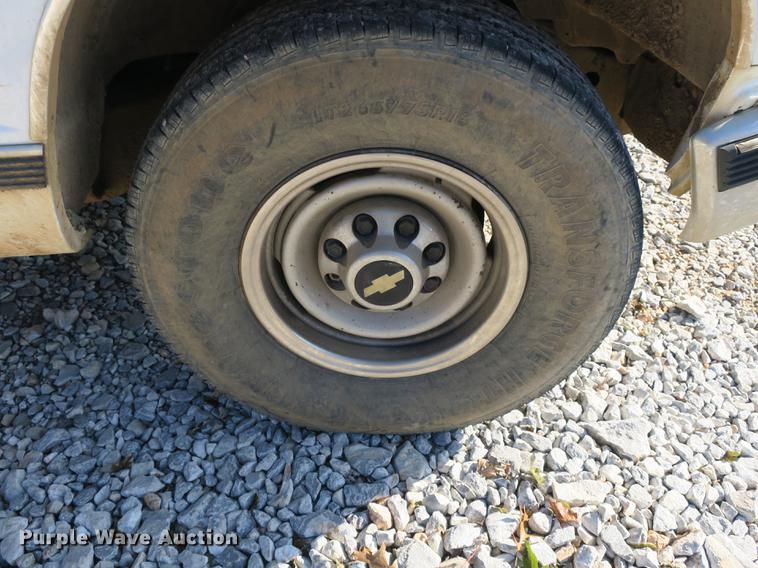 image for item EO9433 2000 Chevrolet 2500 pickup truck