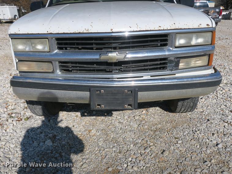image for item EO9433 2000 Chevrolet 2500 pickup truck