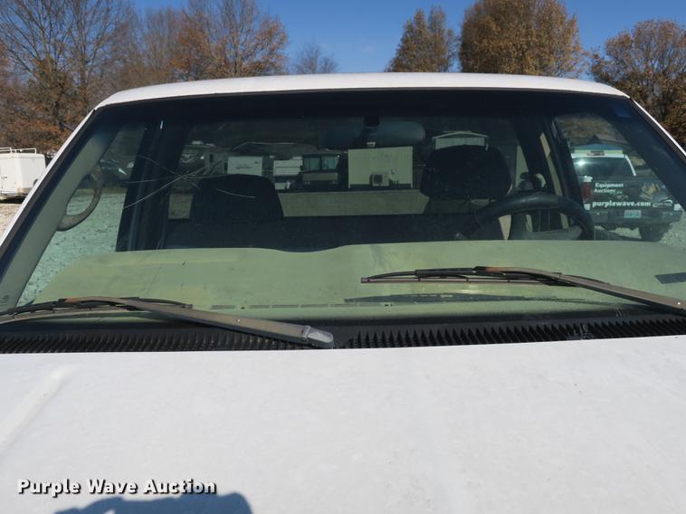 image for item EO9433 2000 Chevrolet 2500 pickup truck