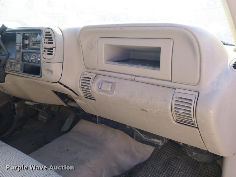 image for item EO9433 2000 Chevrolet 2500 pickup truck