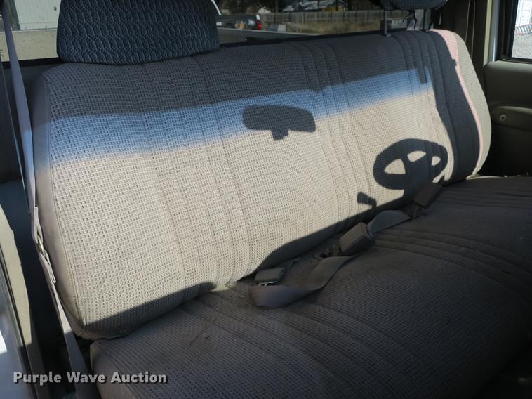 image for item EO9433 2000 Chevrolet 2500 pickup truck