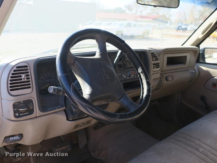 image for item EO9433 2000 Chevrolet 2500 pickup truck