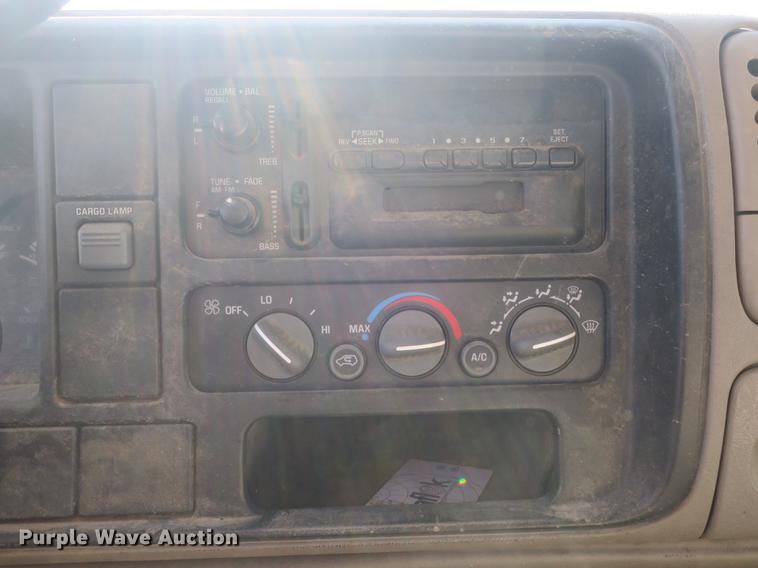 image for item EO9433 2000 Chevrolet 2500 pickup truck