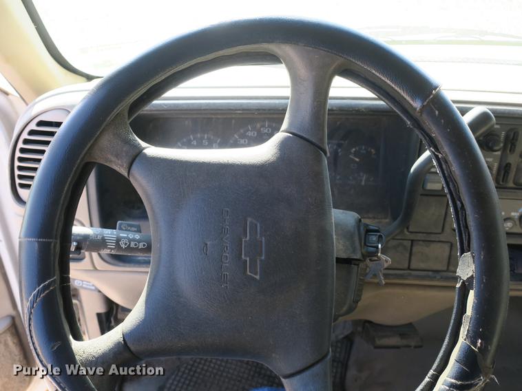 image for item EO9433 2000 Chevrolet 2500 pickup truck