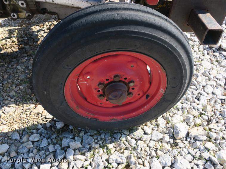 image for item EO9435 Massey-Ferguson 135 tractor